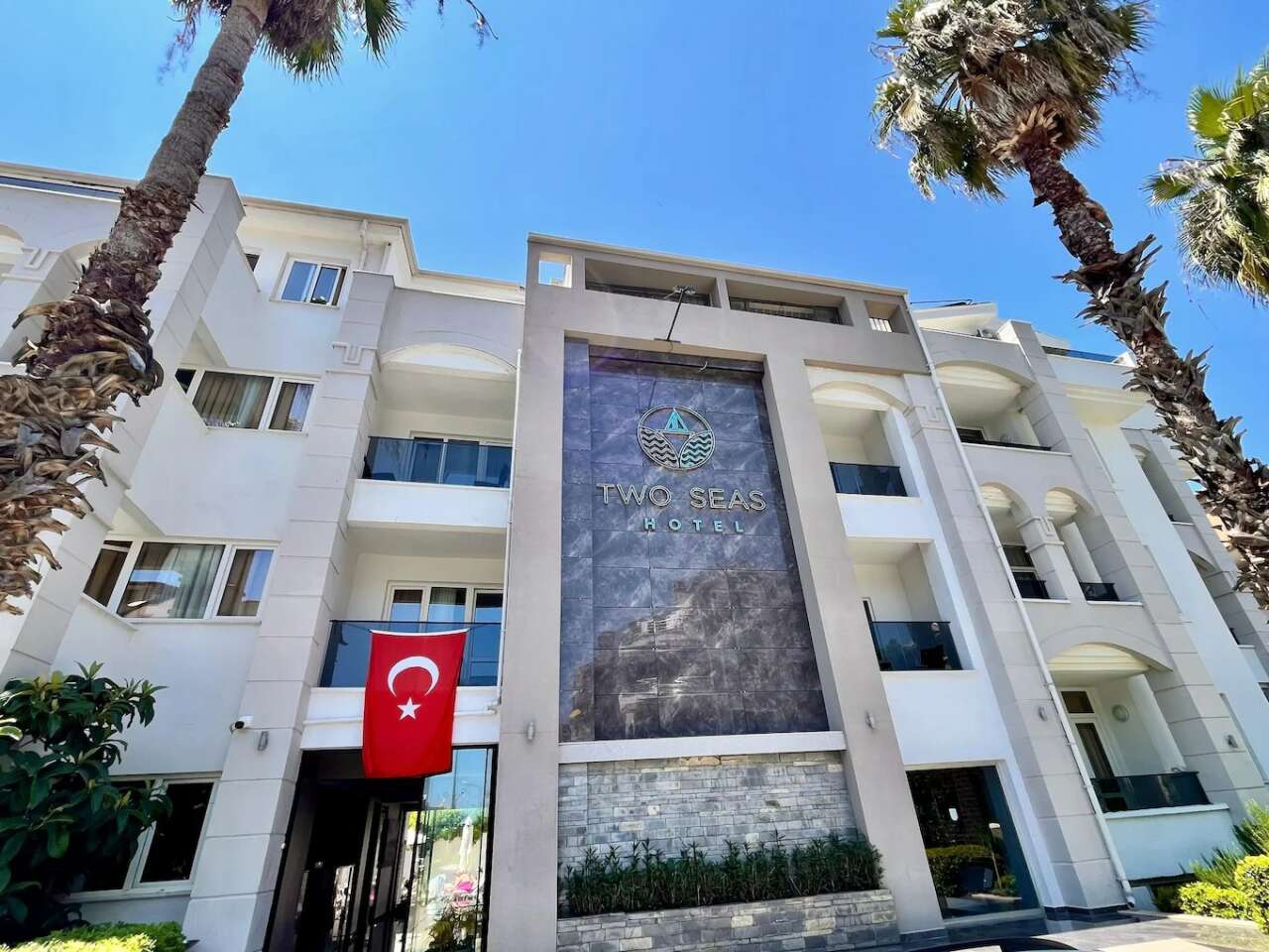 Turizm Cenneti Marmaris’te Denize Sıfır Two Seas Hotel İcradan 180 Milyon TL’den Satışa Çıkarıldı 3